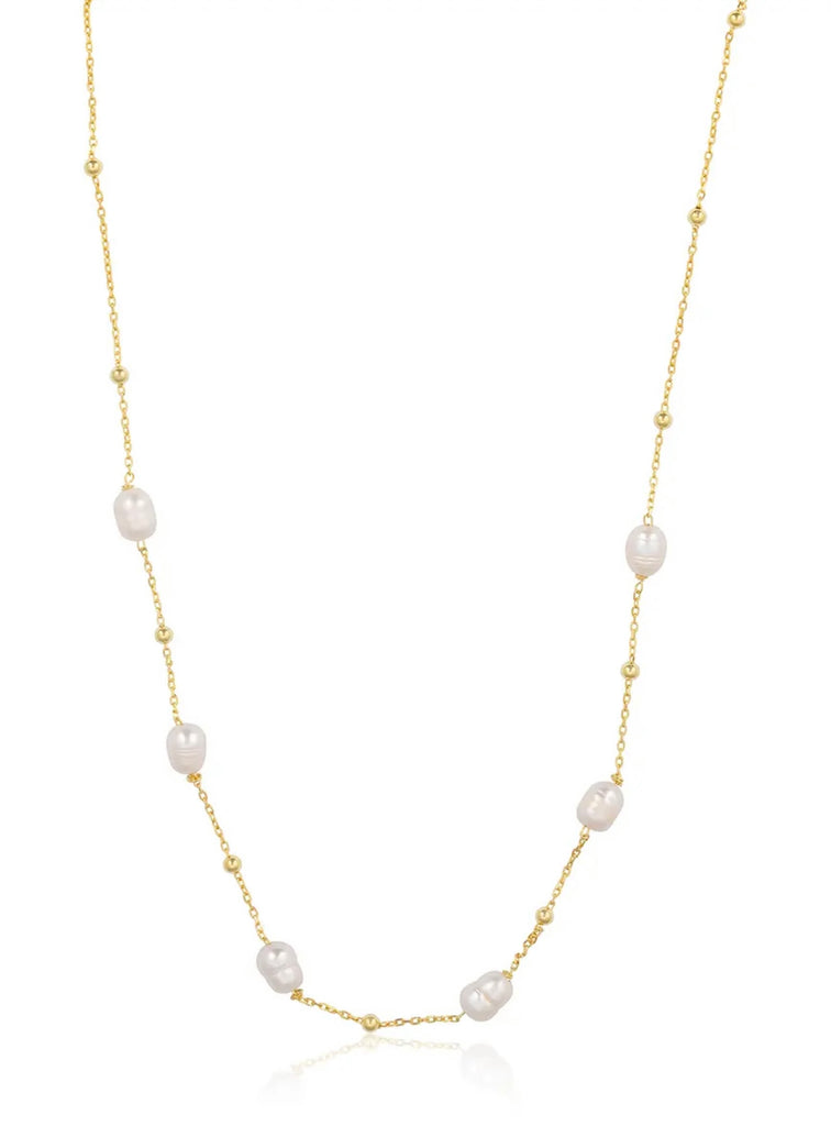 Pearly White Necklace in Gold