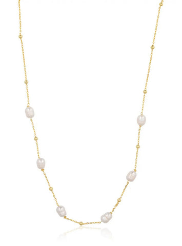 Pearly White Necklace in Gold